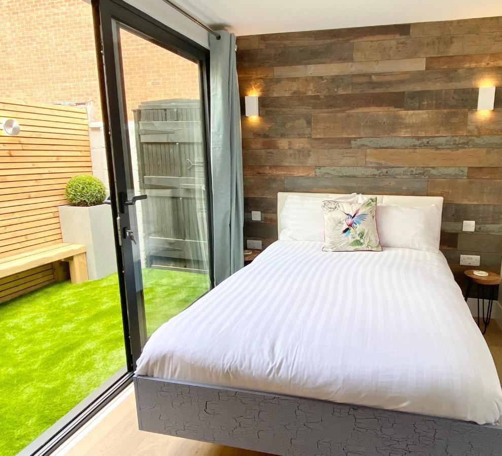 Cloud9 Guest House - By Coastline Retreats - 2 Bedroom Self Contained Garden Flat - Luxury Bath, Netflix, Superfast Wifi, Parking Included بورنماوث المظهر الخارجي الصورة
