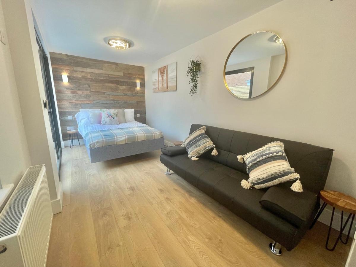 Cloud9 Guest House - By Coastline Retreats - 2 Bedroom Self Contained Garden Flat - Luxury Bath, Netflix, Superfast Wifi, Parking Included بورنماوث المظهر الخارجي الصورة