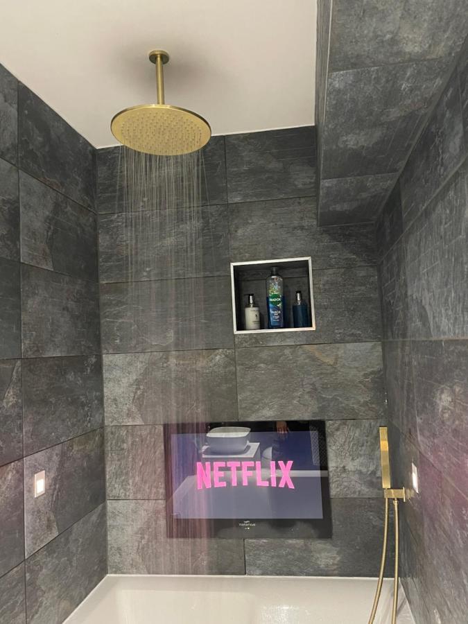 Cloud9 Guest House - By Coastline Retreats - 2 Bedroom Self Contained Garden Flat - Luxury Bath, Netflix, Superfast Wifi, Parking Included بورنماوث المظهر الخارجي الصورة